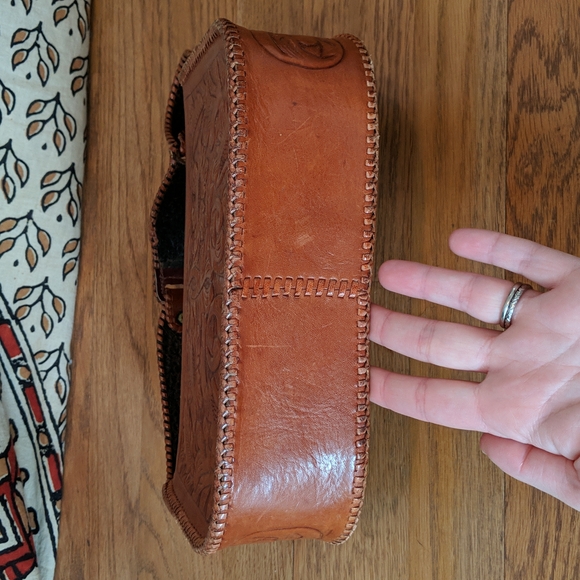 Vintage Tooled Leather Purse and Wallet - Picture 9 of 16